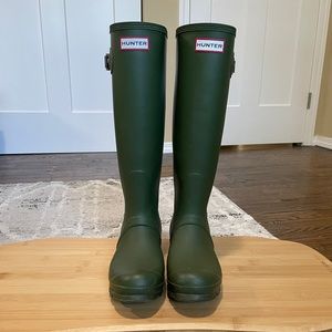 Hunter Tall Rain Boots in Matte Green